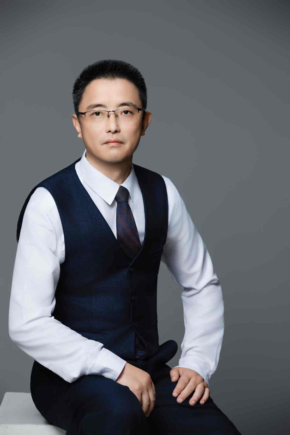 Mr. Feng Guang